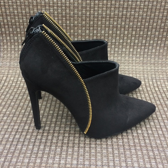 FRH Shoes - 🌺🌺 FRH Faux Suede Yuri Bootie